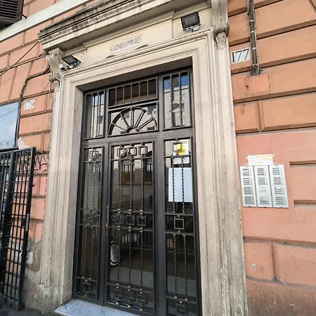 ゲストハウス Roomz Romestay ローマ